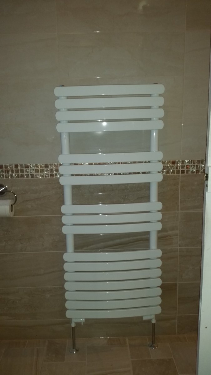 smltiling's tweet image. Heres another bathroom completed this year. Thanks to @TileAndBathCo @GazzMorgan85 @parry55 for supplying the tiles.