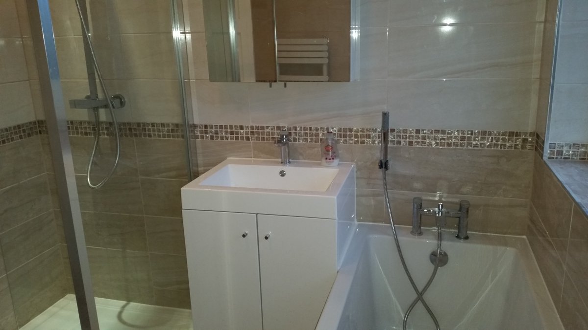 smltiling's tweet image. Heres another bathroom completed this year. Thanks to @TileAndBathCo @GazzMorgan85 @parry55 for supplying the tiles.