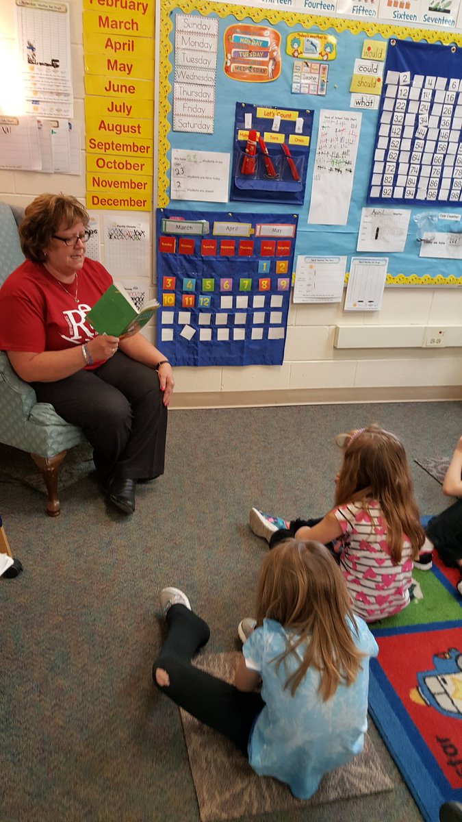 BethShemanski's tweet photo. Reading for #IUday https://t.co/mUWqAX332W