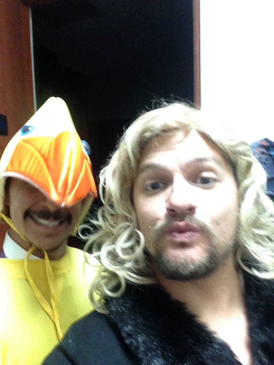 elmaistrogus's tweet photo. Mientras los Godínez hacen fila en la fondita, yo ya tengo listo mi pollo! Que vida sosa #ActorSinLey pura #rutina https://t.co/uNrGFQNspN