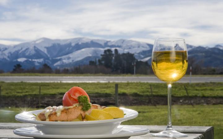 PureNewZealand's tweet photo. New Zealand: voted the world's best country (again) by @Telegraph  Travel readers. https://t.co/fMDYAHZIwp https://t.co/2FbjLw3rbX