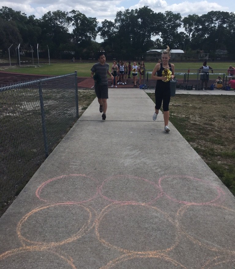 Deland_Cheer's tweet photo. Thank you for working out with us today! #DeLandCheer #DeLandHigh #WeAreDeLand @delandbulldogs @MrLuVCS 💛💚 https://t.co/eObJK0SV3y
