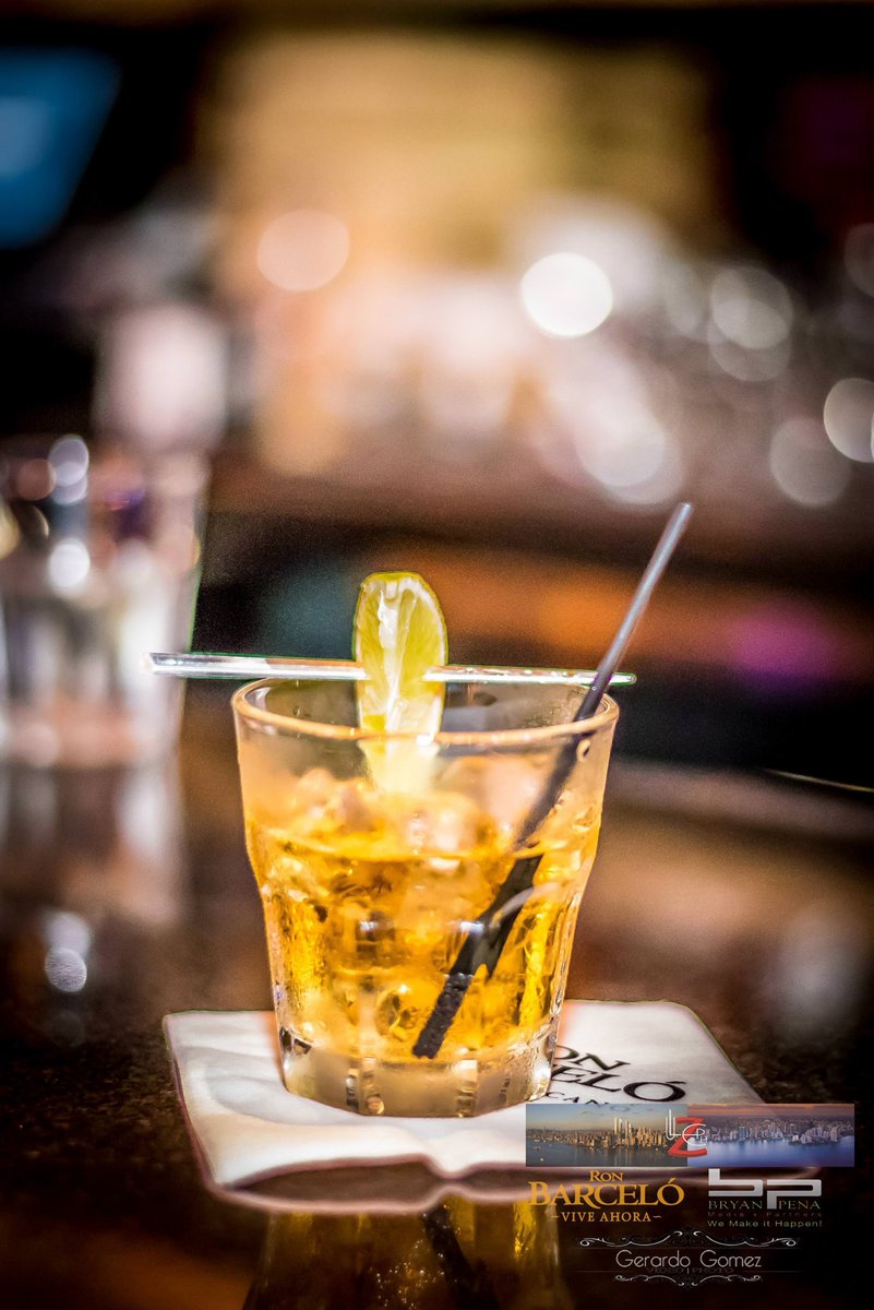 RonbarceloUsa's tweet photo. Because Making a perfect Cocktail is an Art , Ron Barceló proudly sponsored the "Art and Cocktail" Event! https://t.co/wURCZIS235
