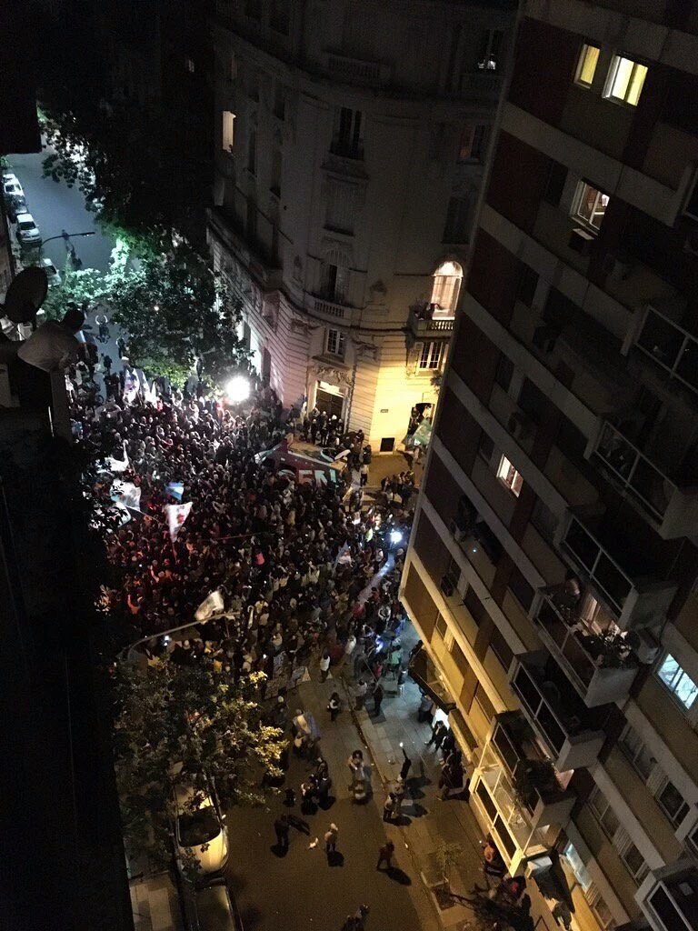 HebeDeBonafiini's tweet photo. QUE ERMOSA NOCHE. NOS VOLVIMOS TODOS FELICES EN EL RASTROJERO https://t.co/3w3seKCOOE