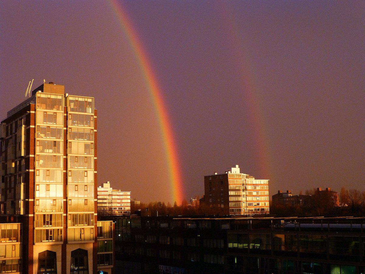 WustMarcel's tweet photo. Geen gouden pot maar een jackpot! Dubbele #Regenboog in #Amstelveen met de donkere band van Alexander voor insiders. https://t.co/6uh8jKGuAc
