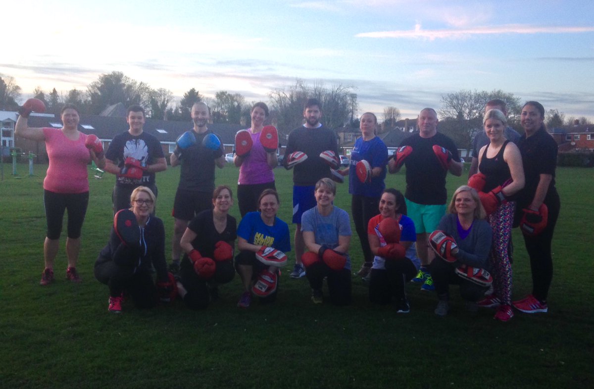 UkBootcamp's tweet image. Aylesford Mob ready for boxing!

And burpees...

And bear crawls...

Plus sprints to finish" the legs!😜

#boxing👊🏻🇬🇧