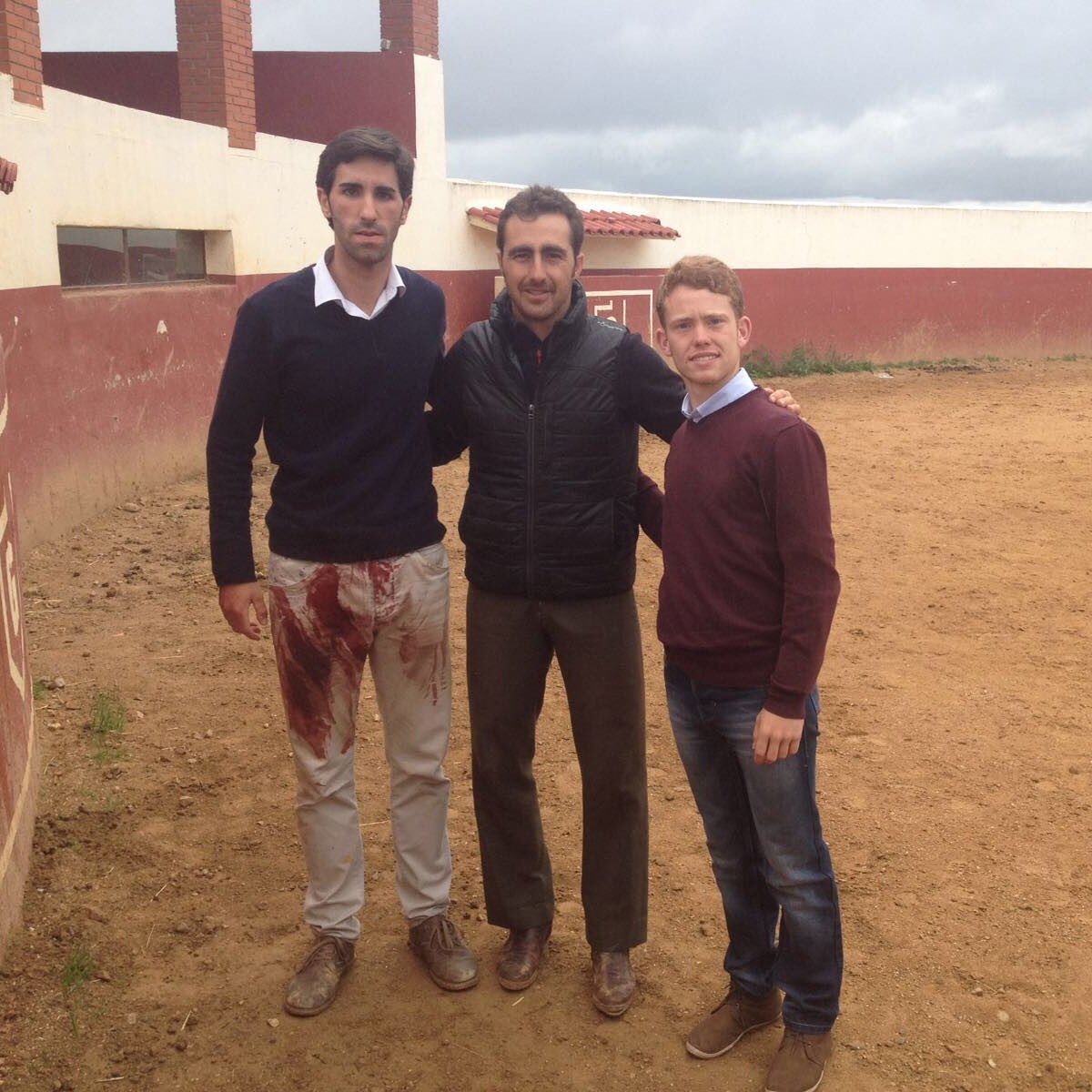 Nuestros alumnos <a href="/francastillo6/">Curro Castillo</a> y <a href="/Odei_Ruiz/">Odei Ruiz Nieto</a> han podido realizar la tapia en la ganadería de Guadalmena esta tarde.