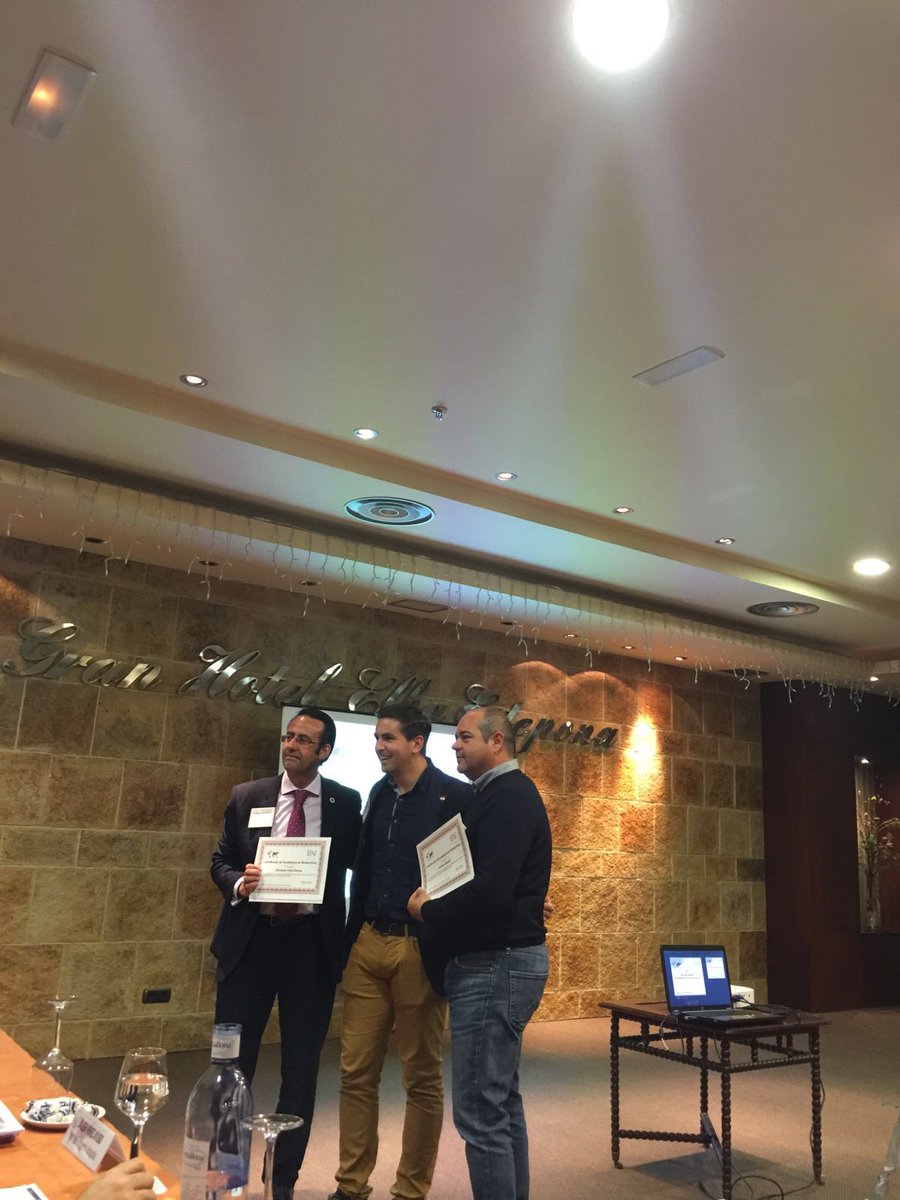 ManuelJMartnez's tweet photo. #compartiendoexito @Armandopeaalon1 @Andressedenom reconocemos vuestro trabajo @ParkingCosta @BNIGenera @BNIMalaga https://t.co/OEiB49eXCL