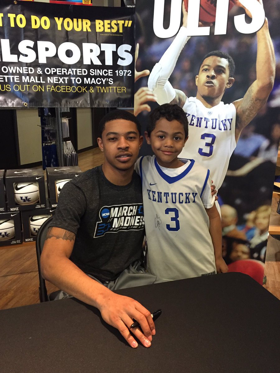 Nicole Gilkey (@plexus_nicoleg) on Twitter photo Malachi got 2 c his favorite bball player again today b4 he leaves for the NBA. It literally made his day. <a href="/tulis3/">Tyler Ulis</a> Malachi got 2 c his favorite bball player again today b4 he leaves for the NBA. It literally made his day. <a href="/tulis3/">Tyler Ulis</a>
