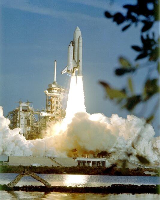 ThrowbackSpace's tweet photo. The age of the Space Shuttle began 35 year ago today when Columbia lifted off on STS-1. https://t.co/JYeiMPrCJS