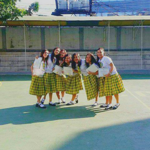 JennelAlexis's tweet photo. Guess this is our last time wearing these yellow and green checkered skirts lol #7ever #KameLangMayForever https://t.co/yBy1J8dD6Q