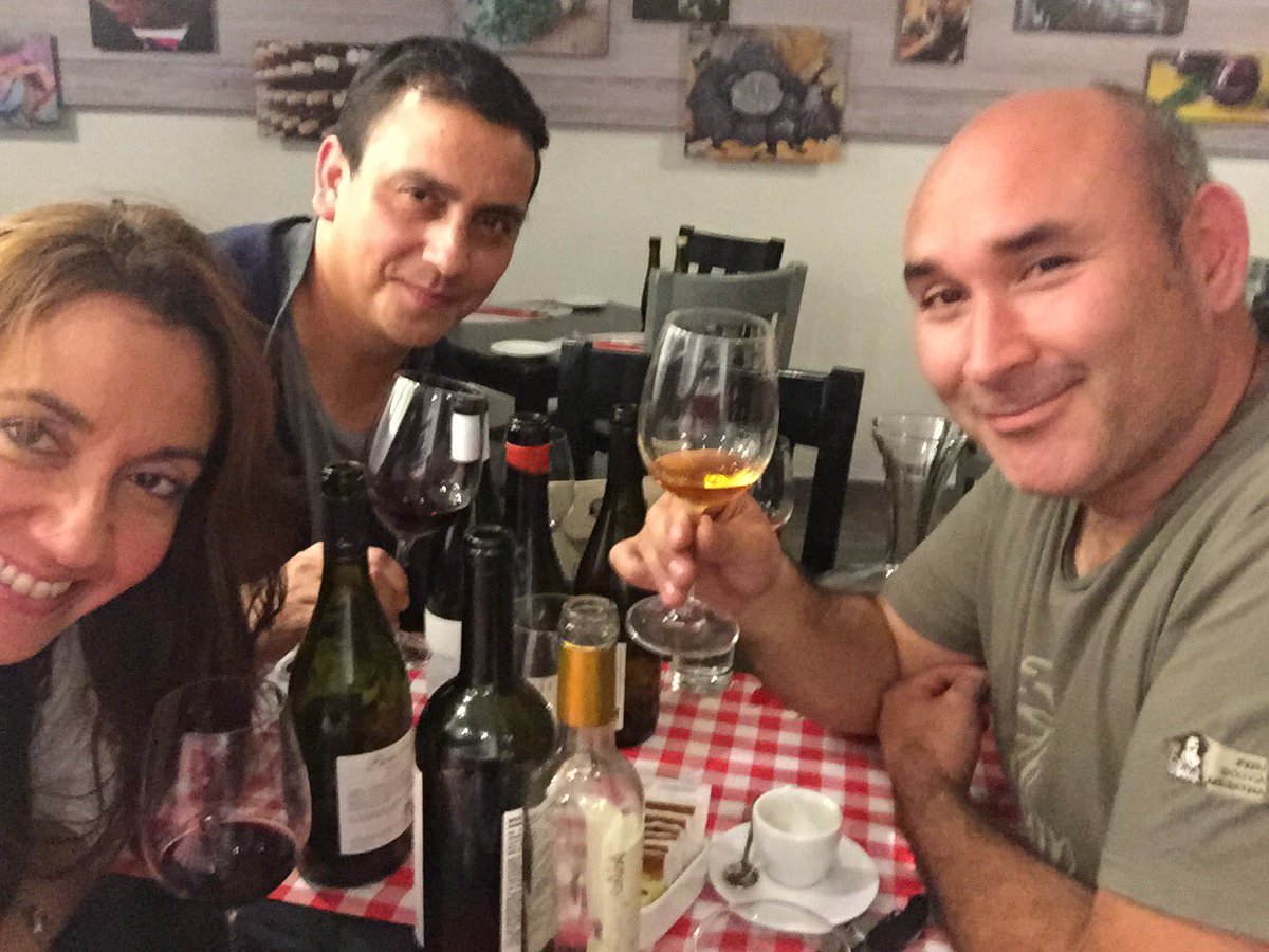 lapepa74's tweet photo. Casi no salgo en la foto! Buenos vinos y conversa! https://t.co/BT0101elFC