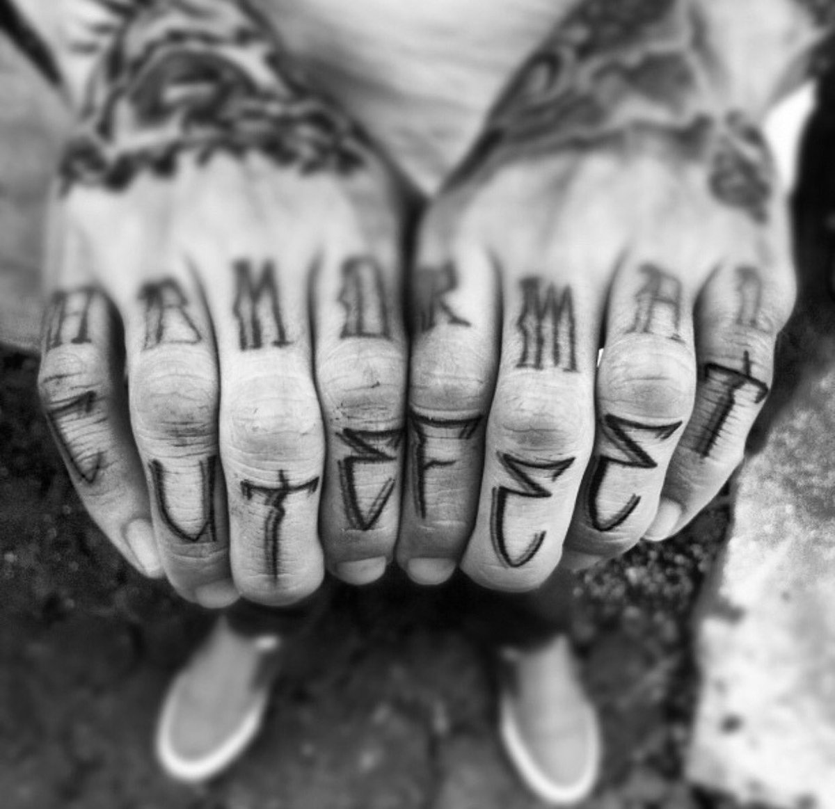 AlexAcesHigh's tweet photo. Speaking of Knuckles, these are mine. 😋 This episode is wild! 😂 #inkmaster https://t.co/aDJZ0Dvtti