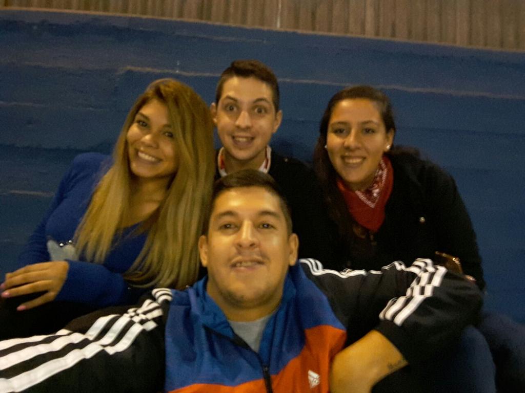 Paulasaenzok's tweet photo. Queridos✌#partidov #pelegrinivstehuelches https://t.co/ewoMF2JQXt