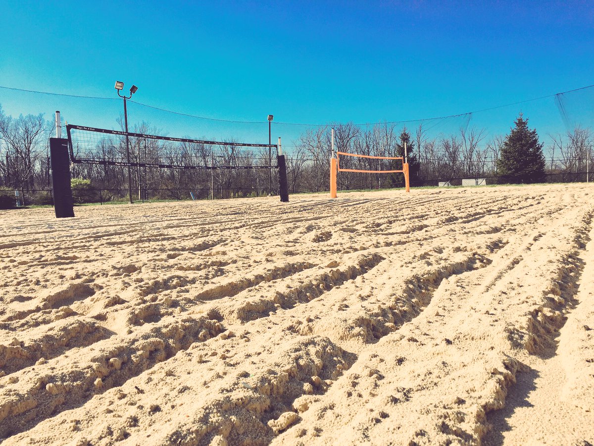 DiggsBarGrill's tweet photo. Even cold days like today can still make sand volleyball a good time. Thanks for coming out Tuesday teams!!!!! https://t.co/1Cw7gyuwYz