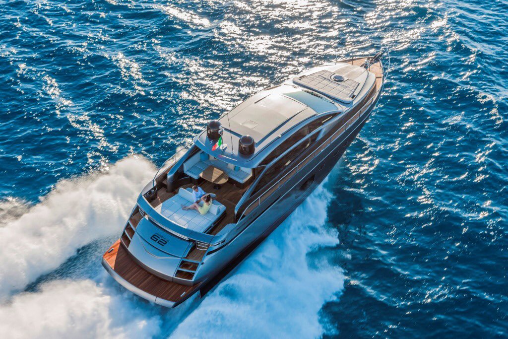 ZackBates's tweet photo. Kind of in love with this 2015 @pershingyacht that just pulled into @NewportBeach. @FerrettiAmerica https://t.co/OSMVIq2ZmR