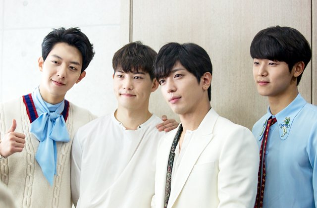 Vliveofficial's tweet photo. 소식 들으셨어요? 지금 파티가 열렸대요! #씨엔블루 존.잘.파.티! 비주얼 구멍없는 잘생김의 뫼비우스띠 씨엔블루 첫방 초밀착~ 짤 저장 준비하세요! #CNBLUE >>https://t.co/8fuQsIwUlZ https://t.co/M58wcy2BXl