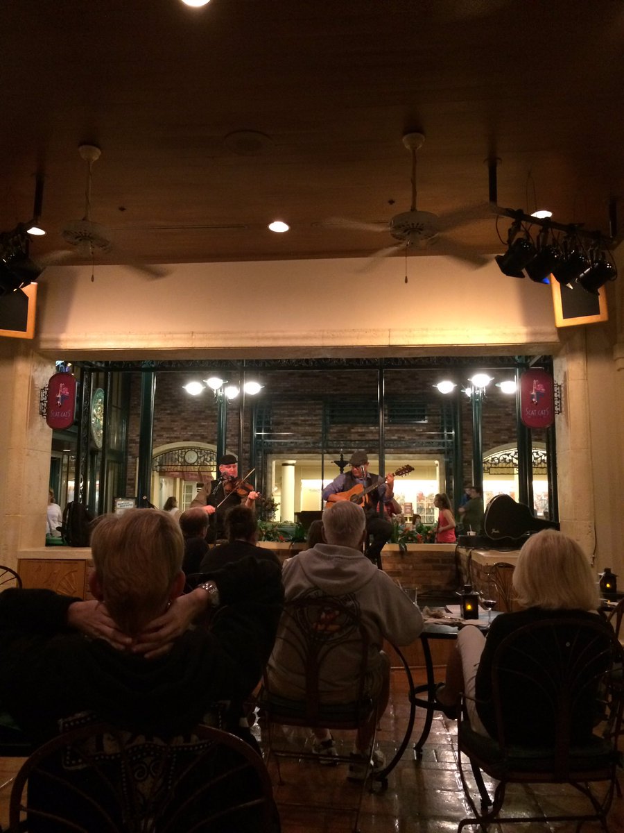 JessandTravinDW's tweet photo. It was either wait in line for the Riverside boat or head to the French Quarter. So now here I am. #scatcats https://t.co/cN7Hu1r1a9