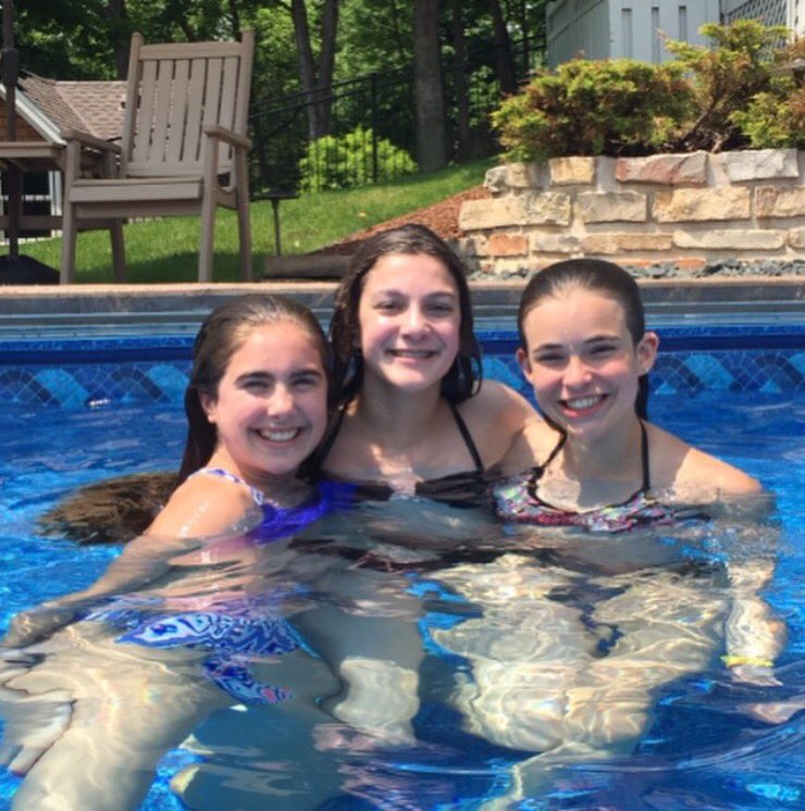 alexabbott_'s tweet photo. Happy birthday to my BFF since first grade!! Love you, erm 💋🎉❤️ https://t.co/zDBaw3WaIx