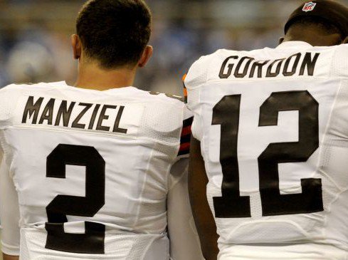 SNFonNBC's tweet photo. Source: Johnny Manziel and Josh Gordon are not actually roommates. https://t.co/X1OkkfVaNx https://t.co/Fdhf5j1HkX