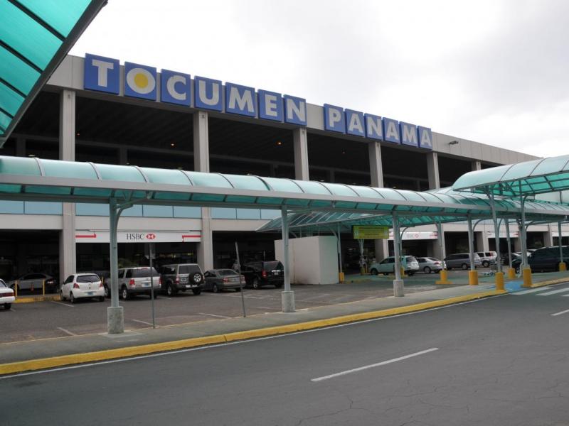 ElNacionalWeb's tweet photo. Decomisaron 13.000 dólares a un venezolano en el aeropuerto de Panamá https://t.co/dZR9G3ehUk    https://t.co/lMPj9xCdO7