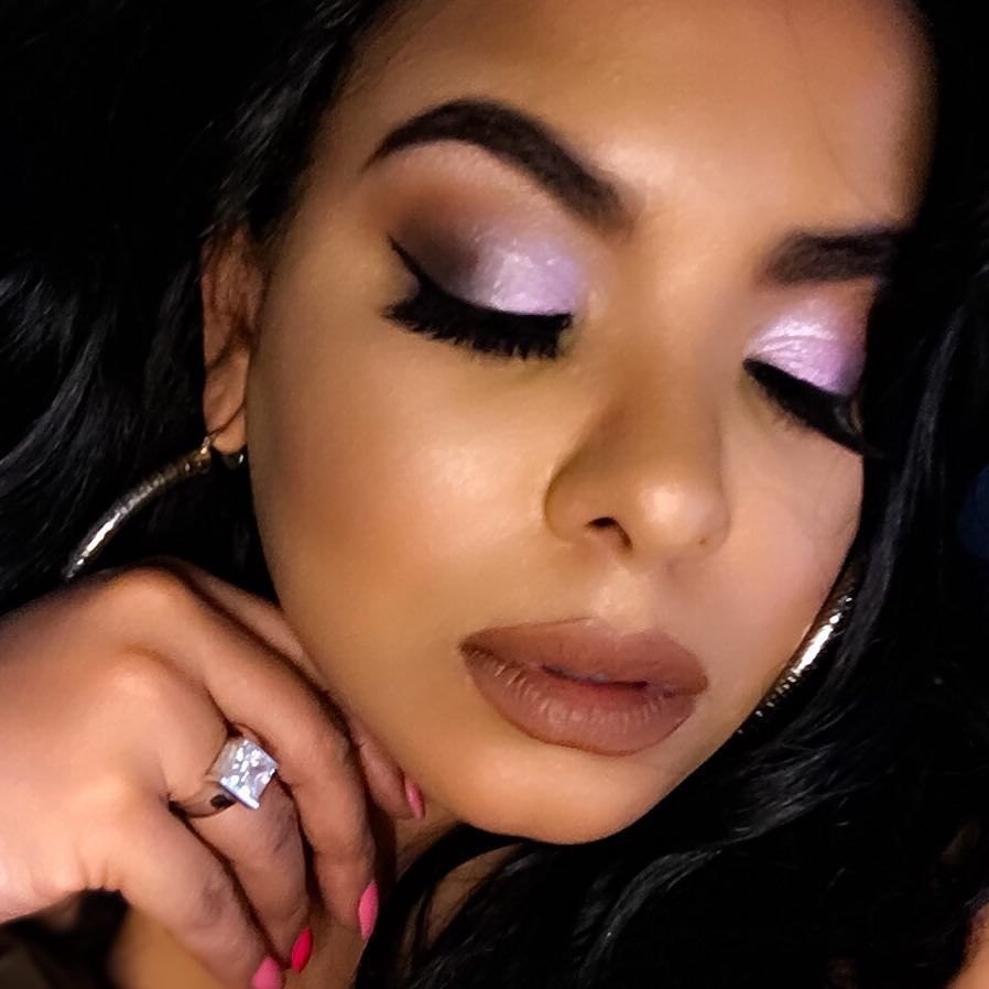JackyMMontes's tweet photo. When your @lumeecase upgrades your #selfie game! 💡📱💁🏽 #lighting #timidlashes #tarteistlashpaint #aquabrow #makeupf… https://t.co/eySmz4yaaK