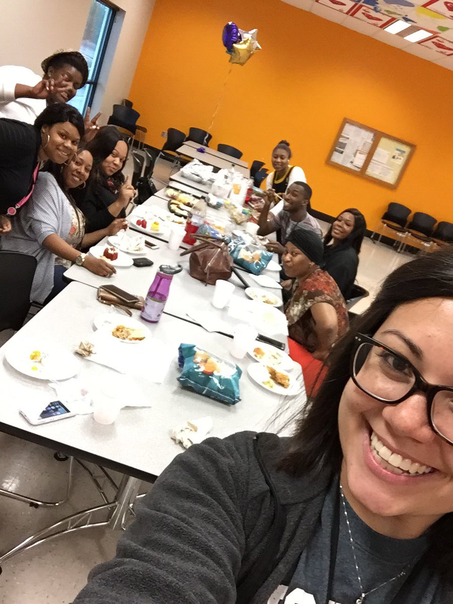 TeamEudy's tweet photo. AT&amp;T Fam Potluck!! #EatTogetherWinTogether #HaveFunAtWork @Atkins_ronda @TeamEmmily https://t.co/4o2BRXGXyi
