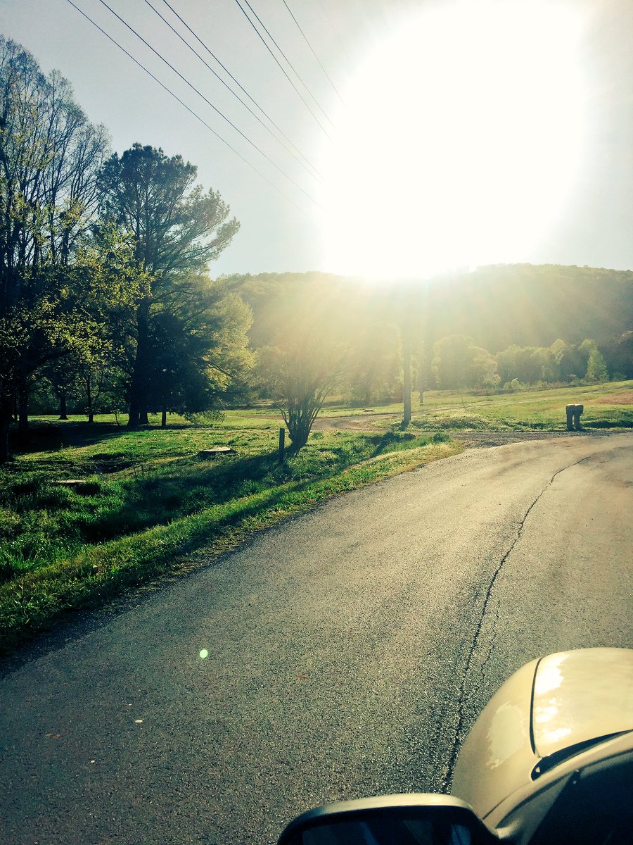 GypsySoulLivin's tweet photo. makes you wanna build a 10% down, white picket fence house on this dirt
🌻🌞🏔 https://t.co/PT39Lx24cy