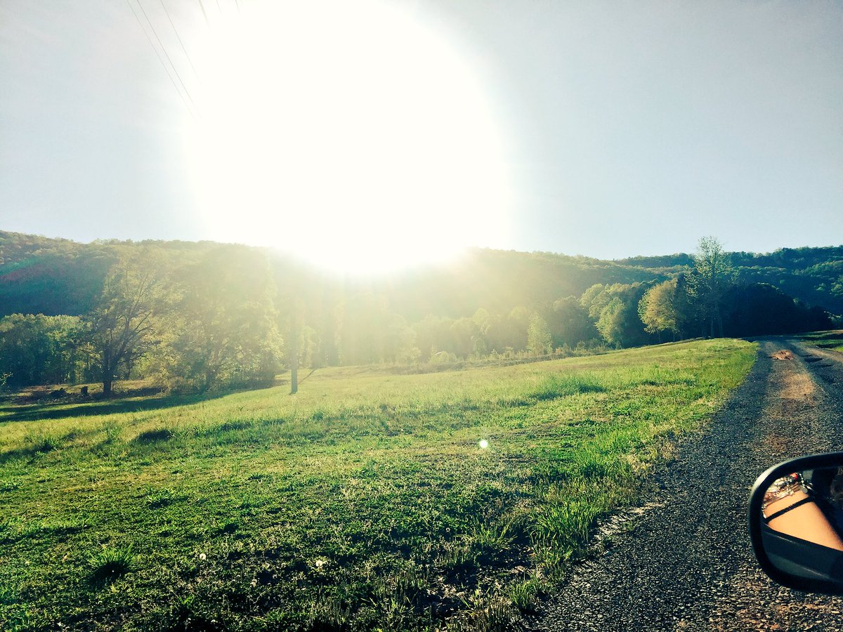 GypsySoulLivin's tweet photo. makes you wanna build a 10% down, white picket fence house on this dirt
🌻🌞🏔 https://t.co/PT39Lx24cy