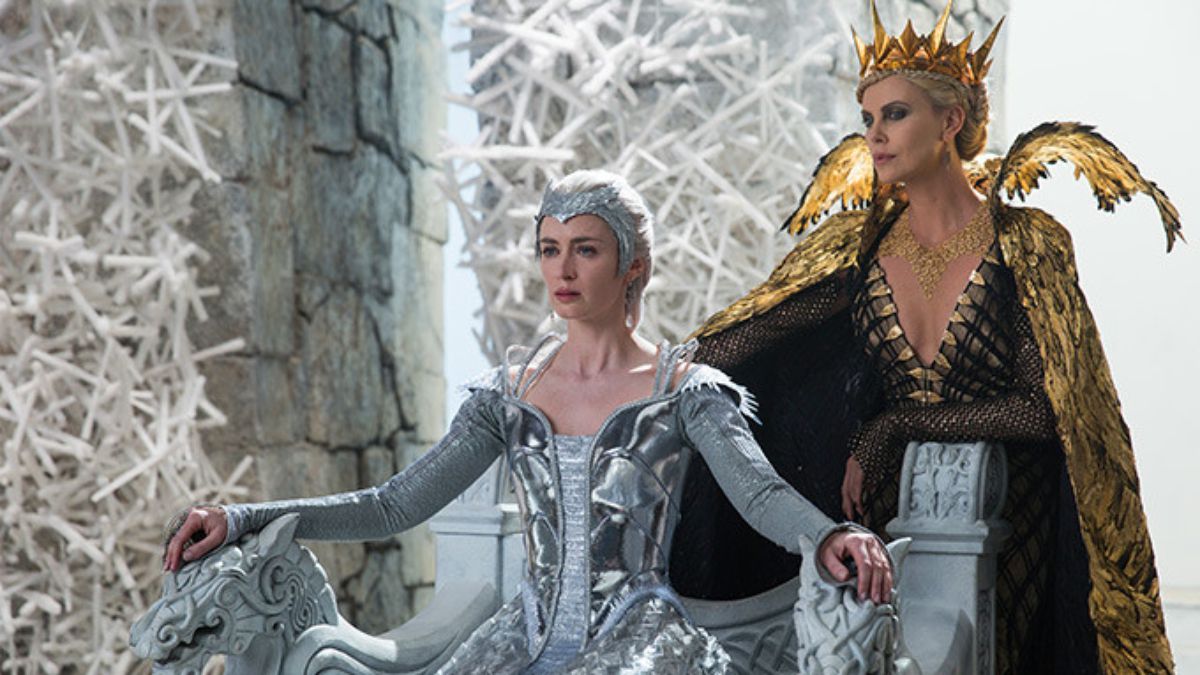 TheAVClub's tweet photo. Chicago, see The Huntsman: Winter’s War early and for free https://t.co/dOP0PfdM1z https://t.co/TuoxJsbaFC