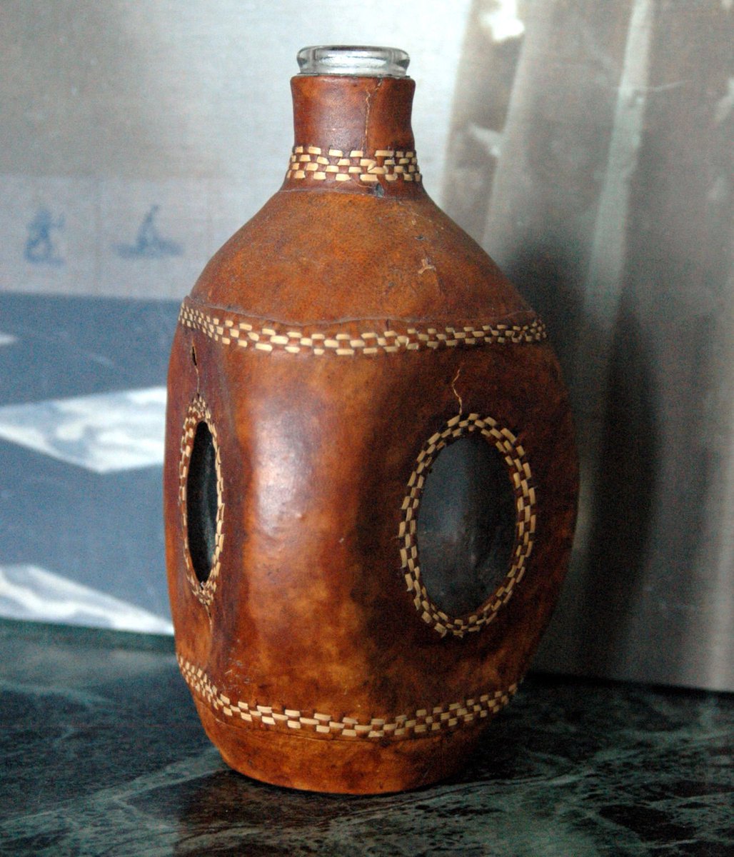 PahlaviLondon's tweet photo. #Antique Vintage Leather Bottle #Decanter Flask #Primitivecraft #Folkart #Africanart https://t.co/80ZY7ZSmLJ? https://t.co/S0ojvj8JXE