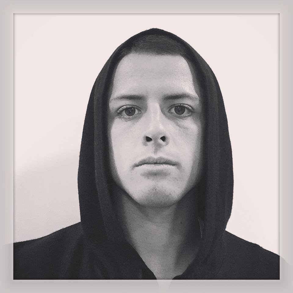 julioastillero's tweet photo. El Chicharito @CH14_ , en noviembre 2014, de negro por Ayotzinapa. Y ahora, en Alemania, saludando sonriente a @EPN https://t.co/eNvsrqGner