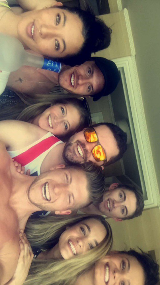 maaRiah10's tweet photo. Happy birthday @coleleenelson!💃🏼🍻😜@Scottrick7 @TrentMarshall2 @RyanTSterk @Lynnee06 @LeilaniSachiko @paizleylaura https://t.co/SewdDEH1Mr