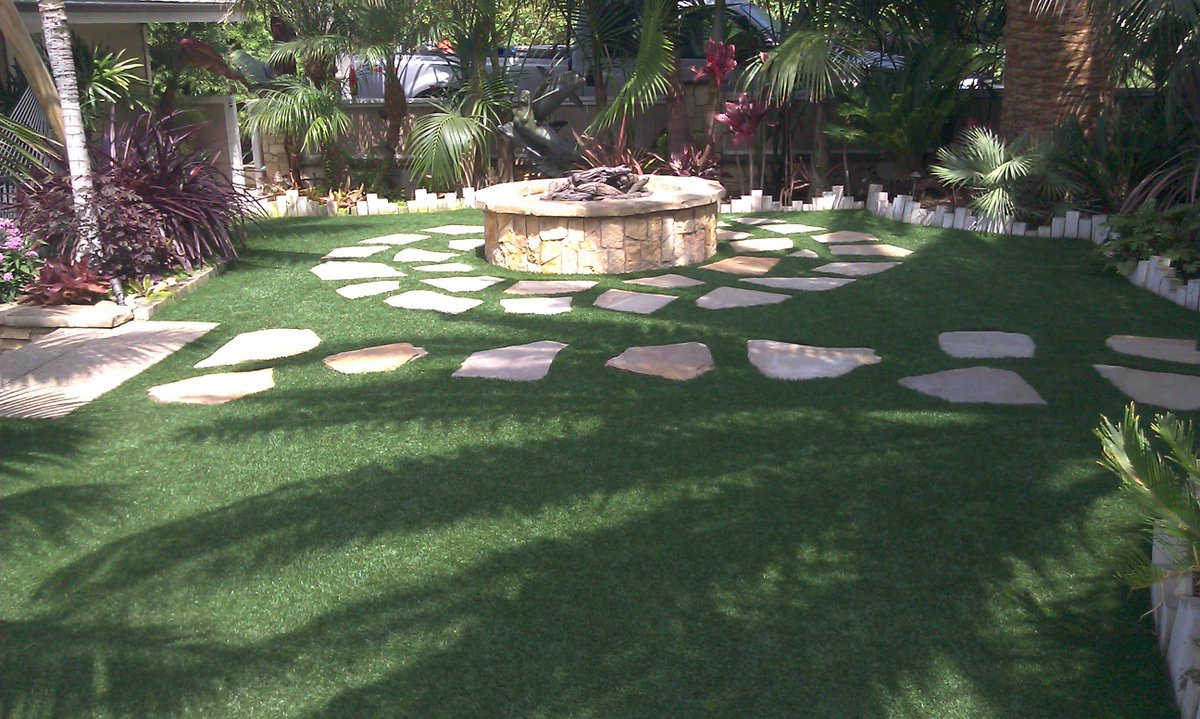 gen_stone's tweet photo. Get ready for outdoor summer fun with #artificialturf &amp; #firepit by #GenesisStoneworks. #GenesisTurf #GenesisFirepit https://t.co/LWsRlSoafp