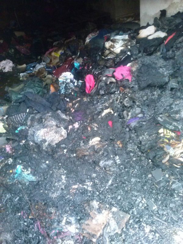 Unos neonazis han quemado nuestro edificio y toneladas de material para los refugiados recogidas por los extremeños