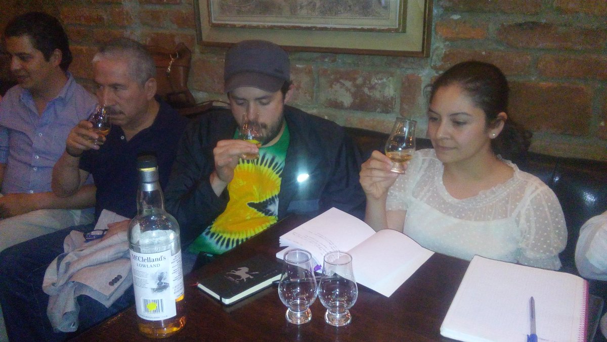 whisky_mx's tweet photo. Ayer clase de Lowland y Highland malts en Wallace Whisky bar ! https://t.co/OzhruJaPNy