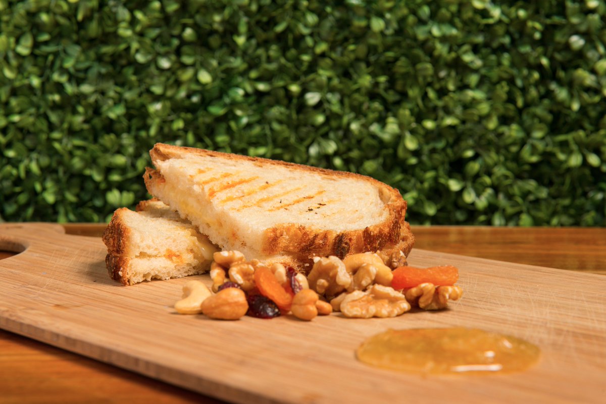 Syrah Wine Parlor tweet media