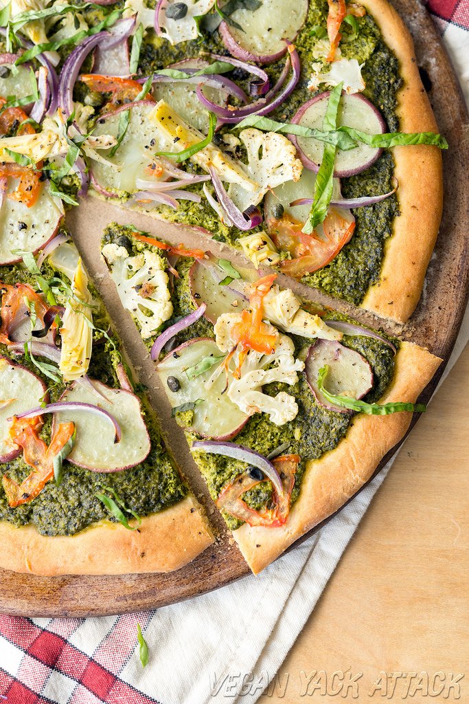 VegNews's tweet photo. Yum, pesto potato pizza! via @VeganYackAttack https://t.co/EWJlJbrY93 #vegan #recipes https://t.co/TOBzkZQIDK