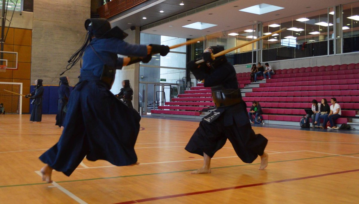 AkitsuKendo's tweet photo. Gracias a la Embajada, a la universidad  Sensei Hiromu Kondo por la invitación. Luego 15 minutos de Keiko muy bueno! https://t.co/xndoxG4fwW