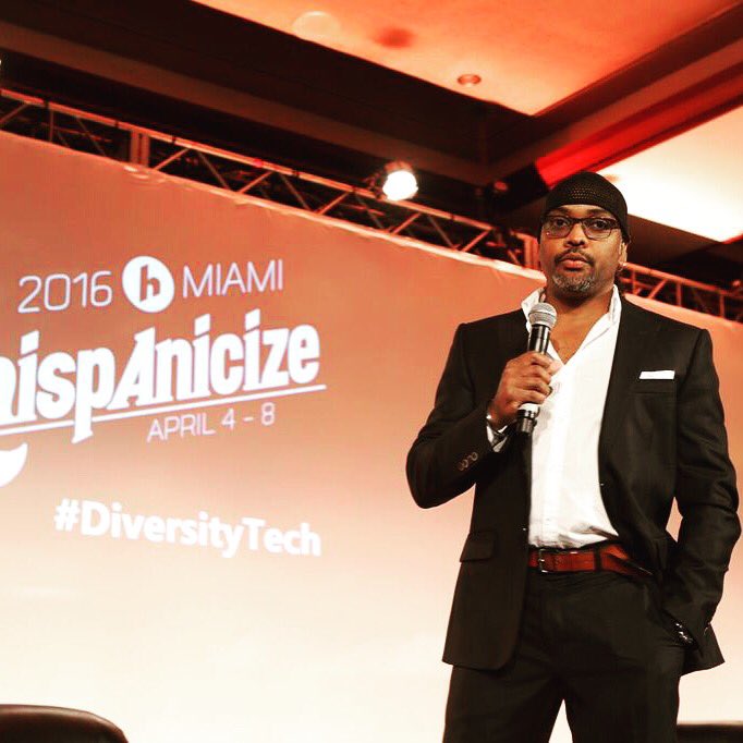raydrapp's tweet image. @raydrapp founder &amp;amp; CEO @jinasi gives the keynote talk @hispanicize #Raydr #socialintelligence #sfltech