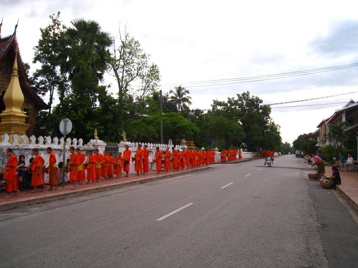TourInsightNZ's tweet photo. #MorningAlmsGiving #LuangPrabang #Laos  Visit our FB: Tour Insight for more details. https://t.co/ThwmO2j2xT https://t.co/sADLy98PHy