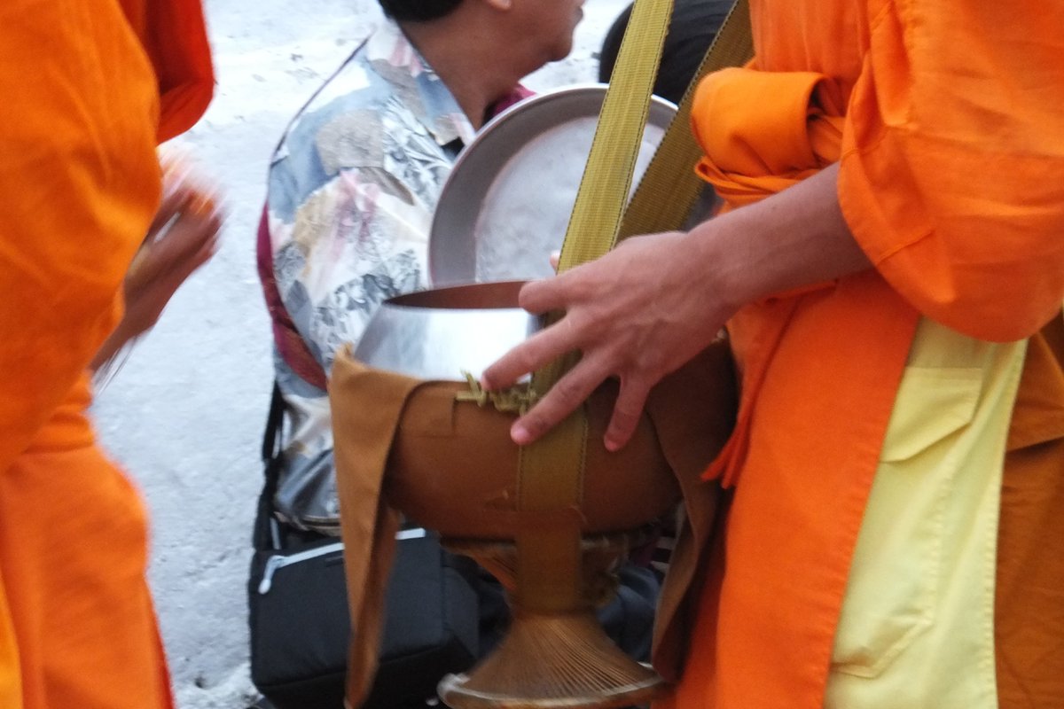 TourInsightNZ's tweet photo. #MorningAlmsGiving #LuangPrabang #Laos  Visit our FB: Tour Insight for more details. https://t.co/ThwmO2j2xT https://t.co/sADLy98PHy