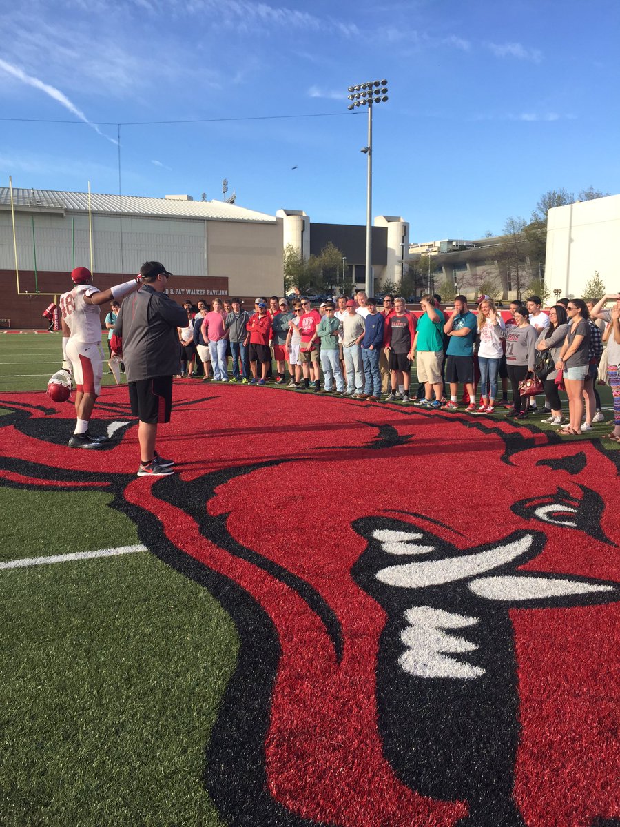 RF_Collegiate's tweet photo. @BretBielema talking with #RFStudents at the Private Practice. Great advice and a great afternoon for @RazorbackFB! https://t.co/VDpBmJZVyg