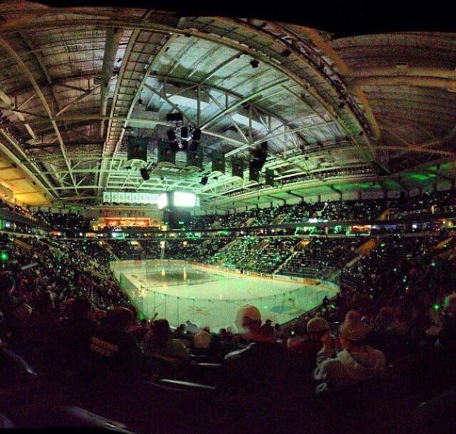 undhawke's tweet photo. So excited for next year 💚😍 #FightingSioux #UND2020 https://t.co/Uv51YASc8d