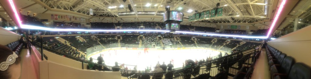 undhawke's tweet photo. So excited for next year 💚😍 #FightingSioux #UND2020 https://t.co/Uv51YASc8d