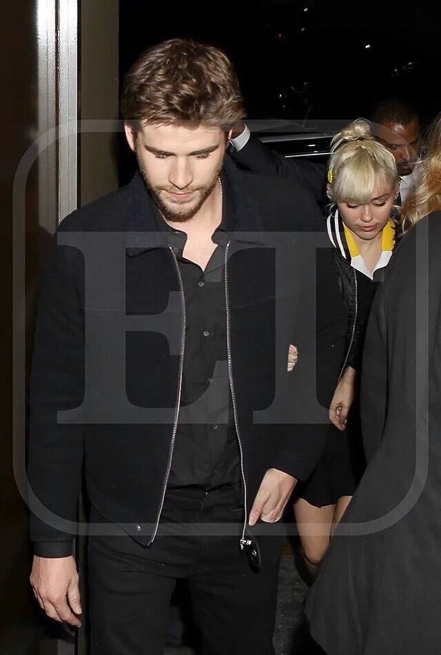 HiMileyRC's tweet photo. Miley and Liam at "The Huntsman" movie premiere 💖 https://t.co/p6LRy7phFP