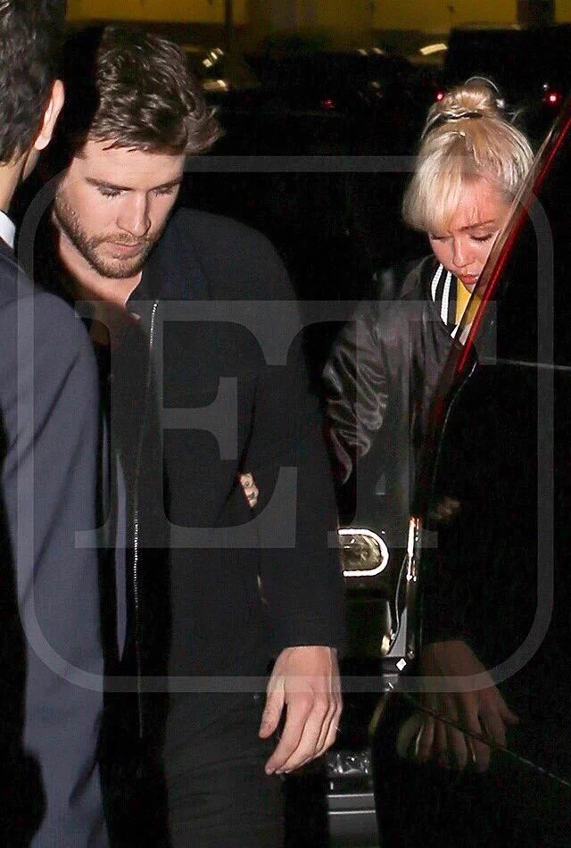 HiMileyRC's tweet photo. Miley and Liam at "The Huntsman" movie premiere 💖 https://t.co/p6LRy7phFP