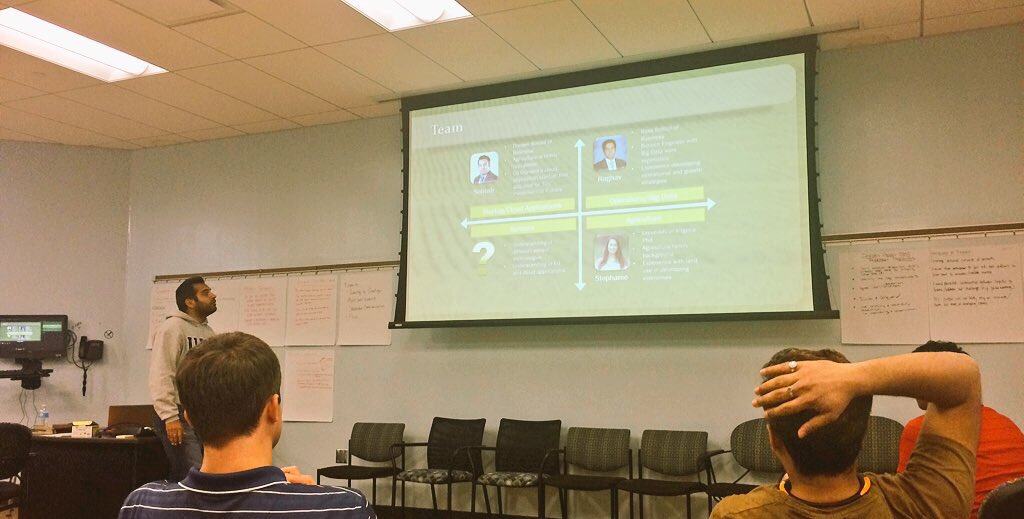 DardenEVC's tweet photo. Great Pitch night listening to some great @DardenMBA &amp; @UVA_E_Society business ideas #entrepreneurship #whydarden https://t.co/nG3YBdu3pM
