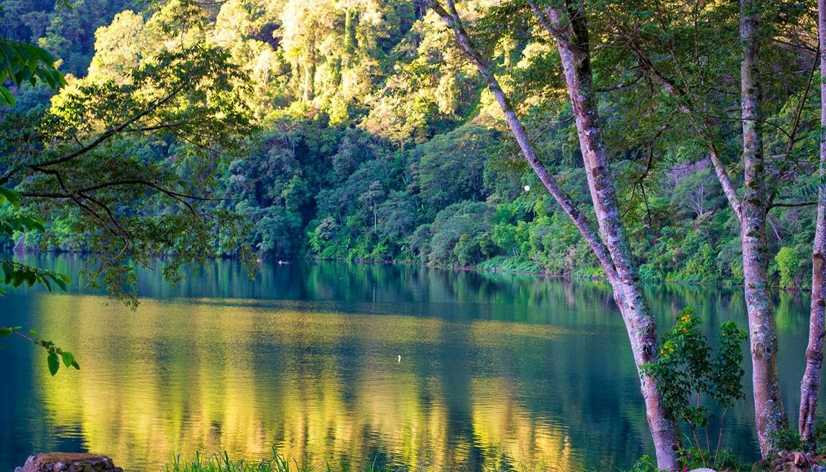abrilDosey's tweet photo. currently enjoying this scenic view #lakeHOLON #magnificent #wowPINAS https://t.co/BG8blXIv6r