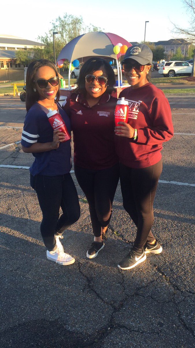 AfroandHoopz's tweet photo. Come enjoy yourself at Take Back The Night Glow Run #takebackthenight #glowstate #ownthecampus https://t.co/BzAkfap6za